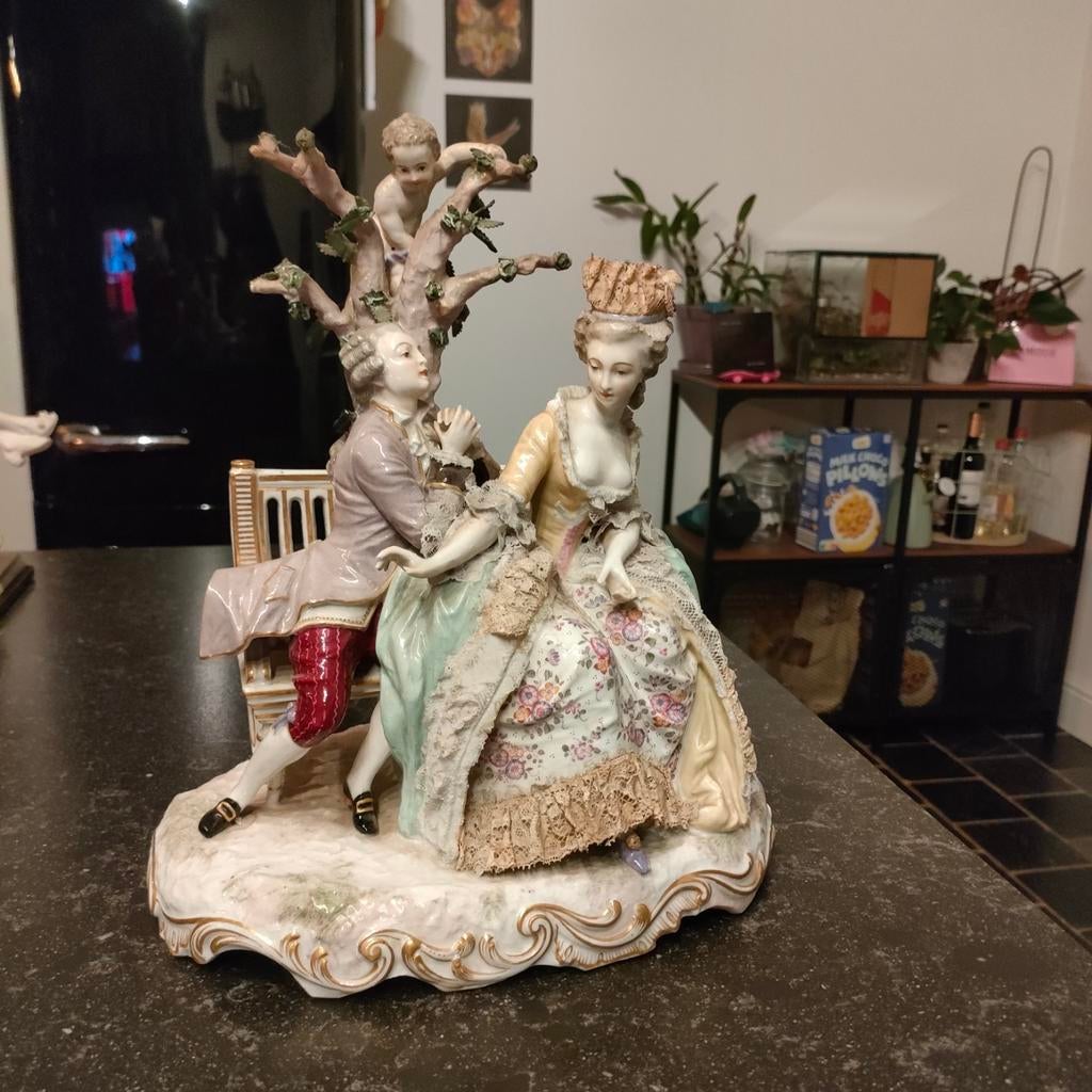 porseleinen beeldje van een liefdespaar in rococo-stijl, Antiek en Kunst, Ophalen
