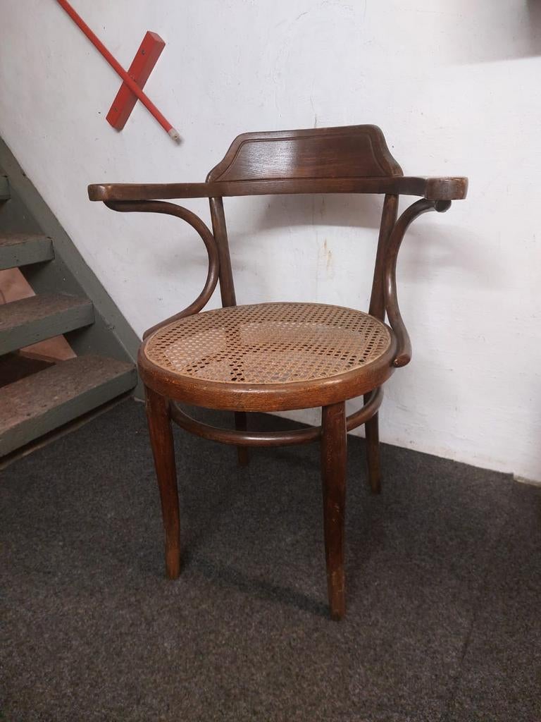 Thonet stoel, Enlèvement