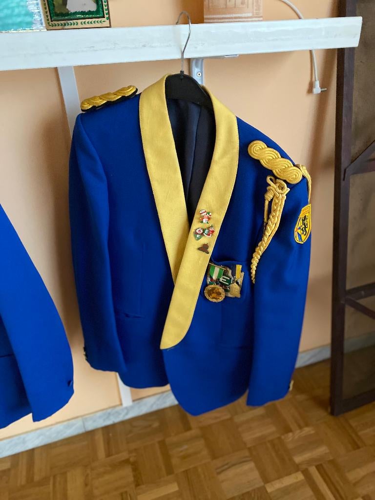 CARNAVAL VESTEN DAME EN HEER, Ophalen, Zo goed als nieuw, Maat 42/44 (L)