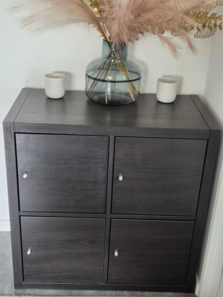 Meuble IKEA KALLAX 2x2 avec portes – très bon état, Maison & Meubles, Armoires | Autre, Enlèvement