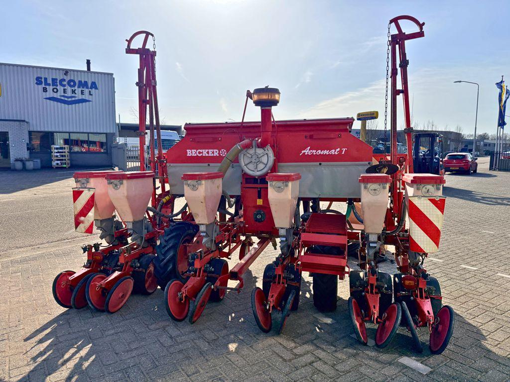 Becker Aeromat T 6 Rij maiszaaimachine, Articles professionnels, Agriculture | Outils, Semer, Planter ou Lever
