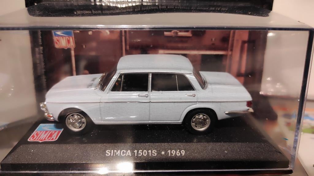 Simca 1501S 1969 bleu clair 1:43 dans vitrine, Enlèvement ou Envoi