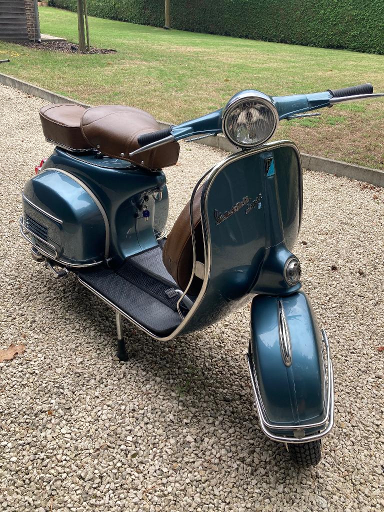 Oldtimer Vespa uit 1967 type Super 150, Motoren