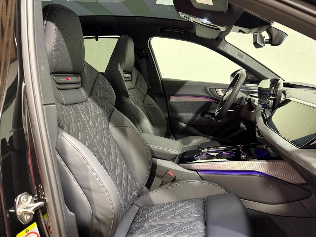 NEW A5 AVANT PLUG IN RS EDITION MEGA VOL 367PK TECHPRO/TREKH, Auto's, Audi, Automaat, 1995 cc, 4 cilinders, Zwart