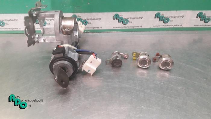 Serrure de contact + clé d'un Daihatsu Cuore (Cuore 08-), Daihatsu, -, 3 mois de garantie, Utilisé