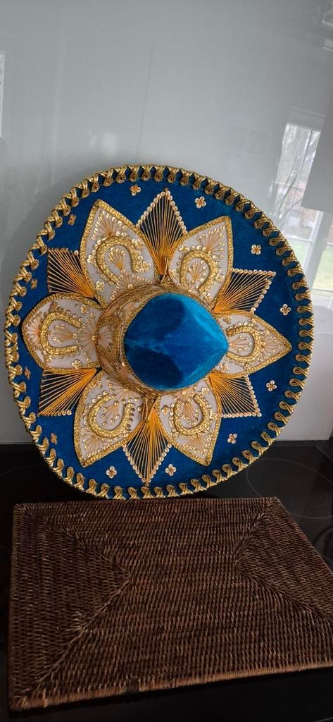 Chapeau mexicain, Enlèvement