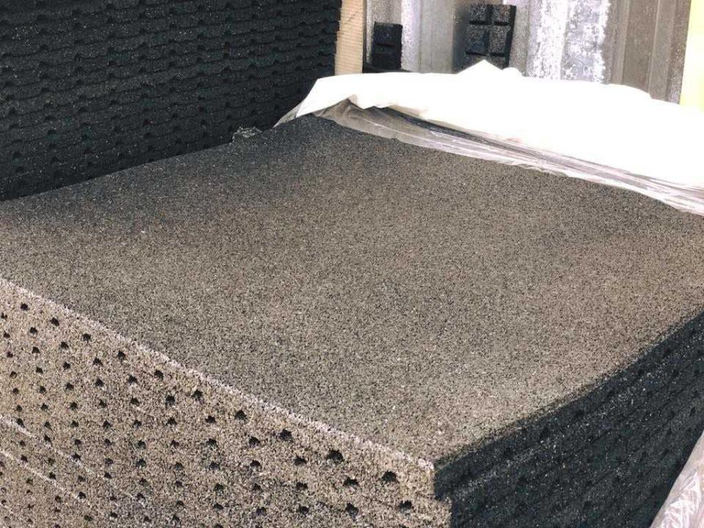 Dalles en caoutchouc pour ecurie / Box chevaux 1mx1mx4cm, Animaux & Accessoires, Box & Pâturages, Kriden, Info@kriden.be, Belgique