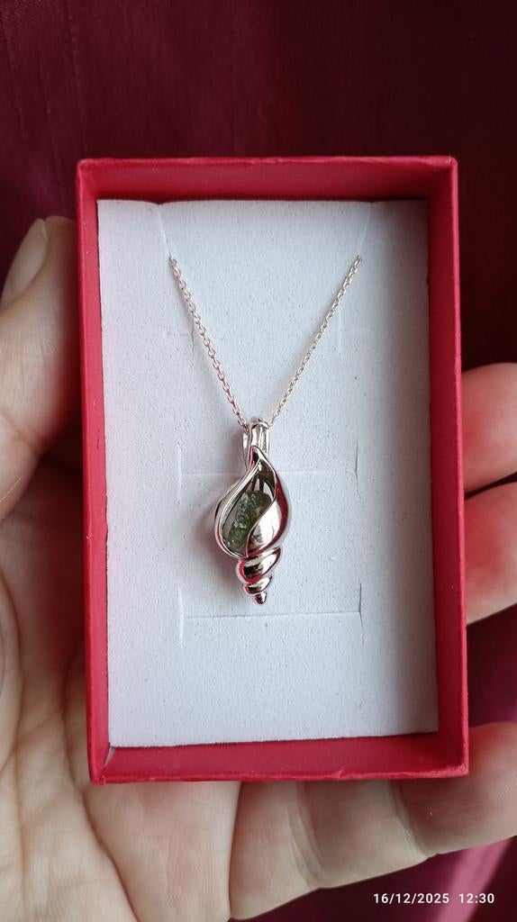 Pendentif en argent massif avec pierre moldavite, Bijoux, Sacs & Beauté, Pendentifs, Neuf, Argent, Argent, Autres représentations