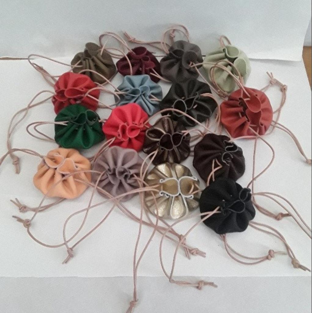 bourse ,porte monnaie , pleine fleurs , 6 cm, Neuf, Autres marques, Cuir, Enlèvement ou Envoi