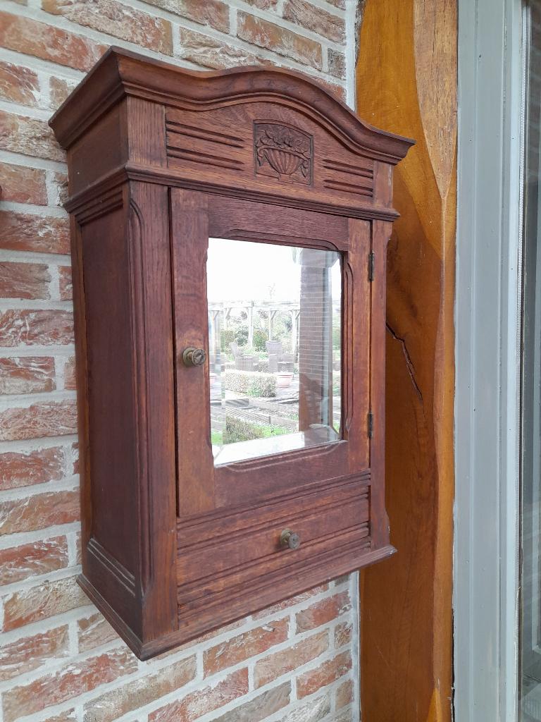 scheerkastje, Ophalen