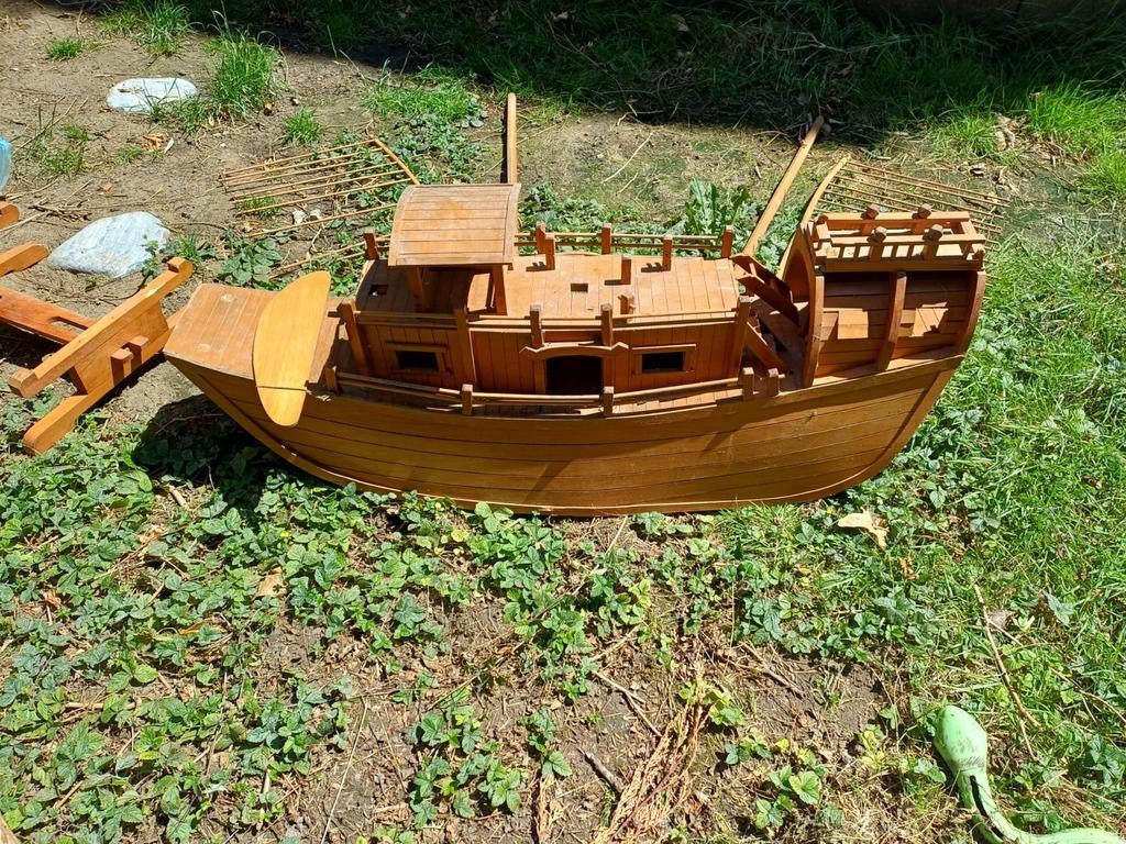 Grand Bateau en bois, Enlèvement, Utilisé