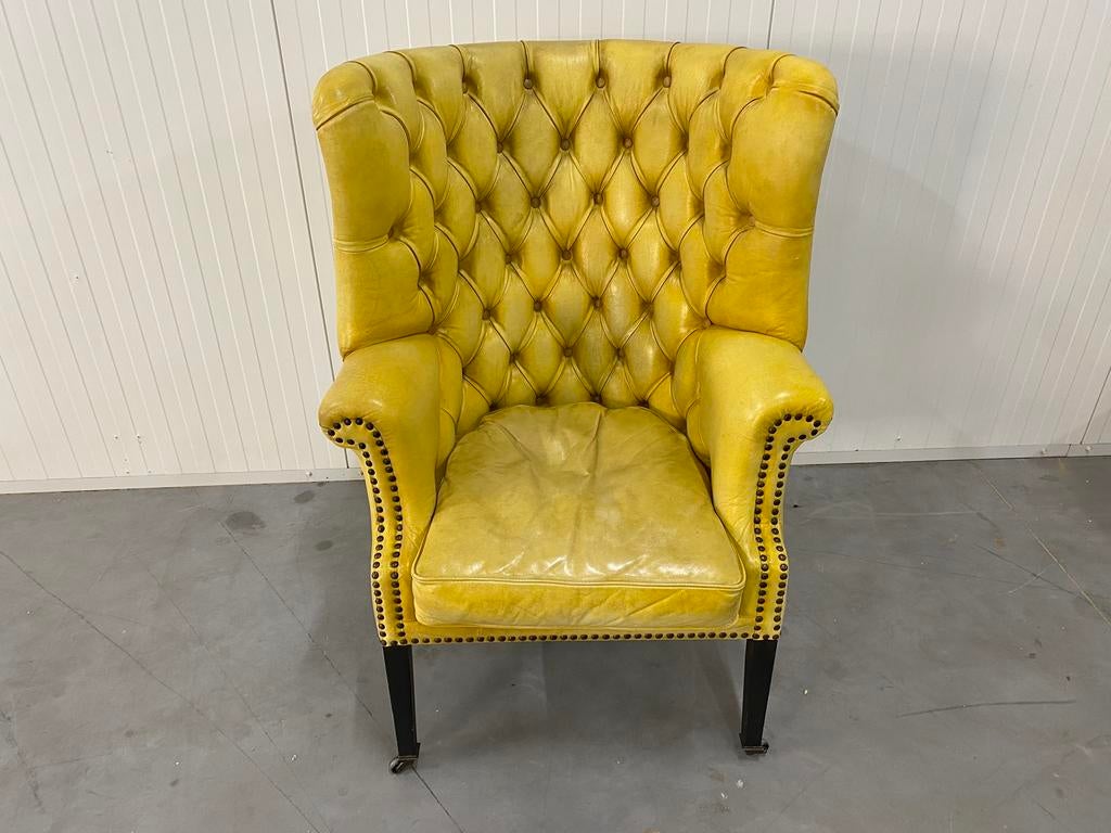 Stoere Enelse Chesterfield oorfauteuil handwash geel, Antiek en Kunst, Ophalen of Verzenden