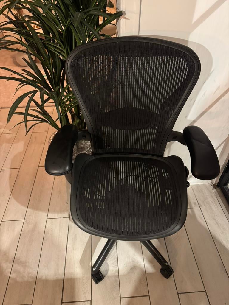 Herman Miller Aeron B, Huis en Inrichting, Bureaustoelen, Zwart, Ophalen of Verzenden, Zo goed als nieuw, Bureaustoel