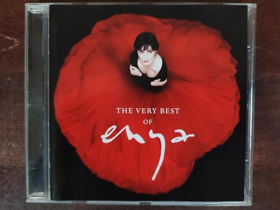 CD : ENYA - THE VERY BEST OF ENYA, Ophalen of Verzenden, Zo goed als nieuw