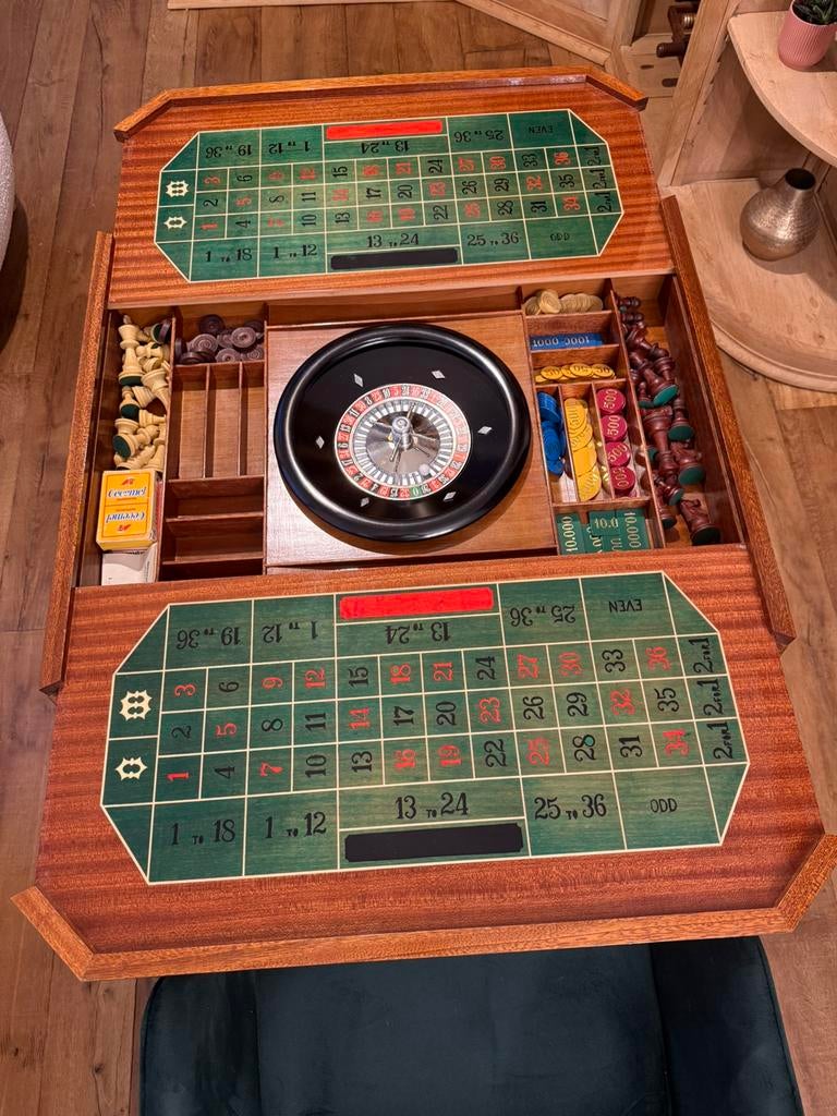 Table de jeu italienne en bois incrusté, Enlèvement