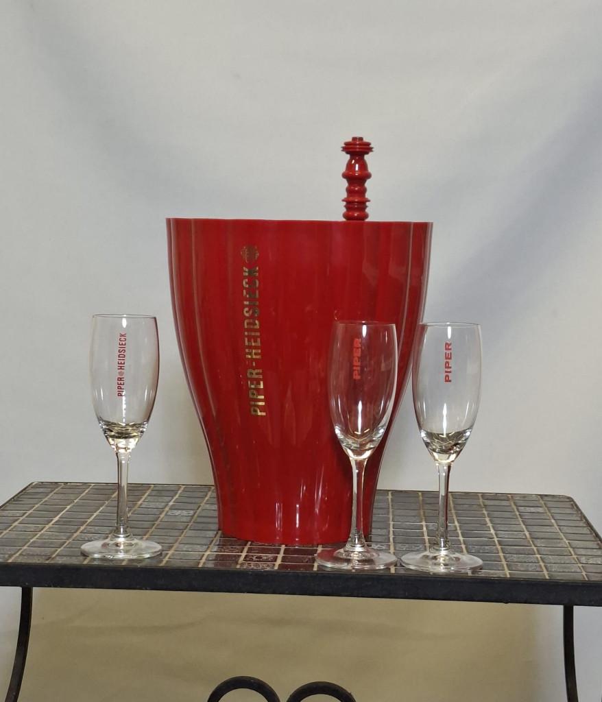 Seau à champagne rouge Piper-Heidsieck + 3 coupes, Collections, Enlèvement ou Envoi, Comme neuf, France, Champagne