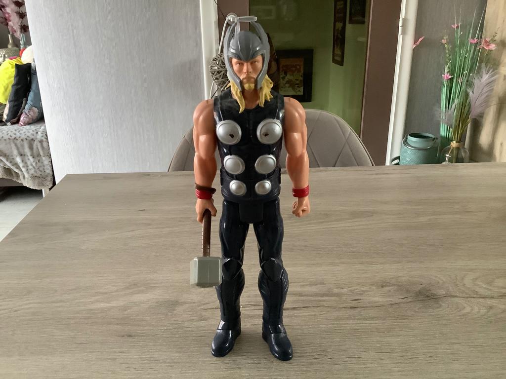 Marvel Thor character (30 cm), Kinderen en Baby's, Speelgoed | Actiefiguren, Ophalen of Verzenden, Zo goed als nieuw