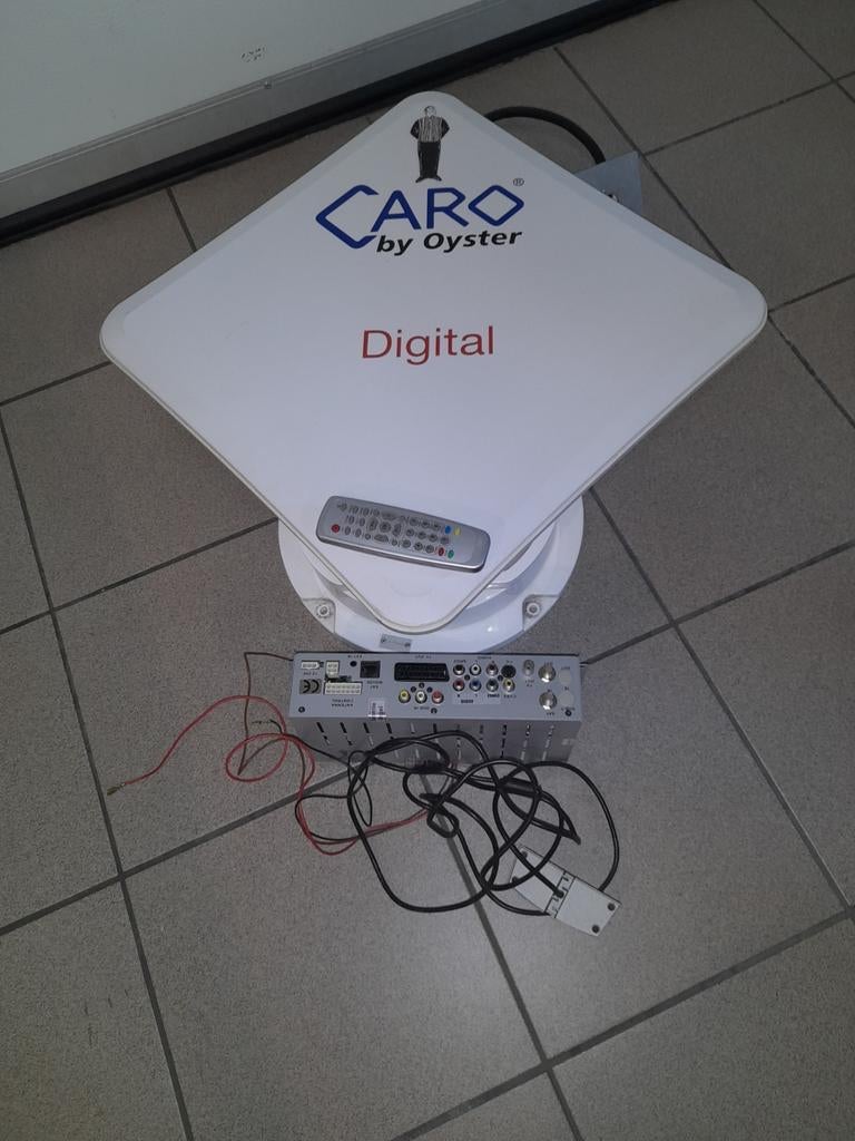 Schotelantenne camper, Ophalen, Zo goed als nieuw, (Schotel)antenne