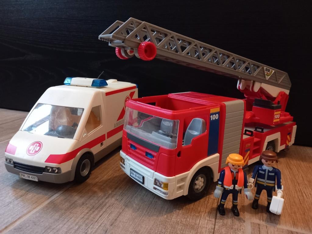 playmobil brandweerwagen en ambulance, Ophalen, Zo goed als nieuw