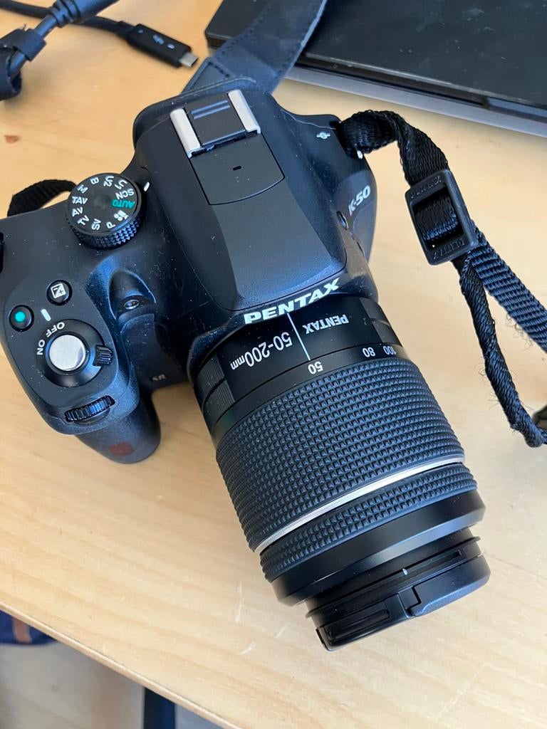 Pentax k-50 (probleem met sluiter) + 2 lenzen, TV, Hi-fi & Vidéo, Appareils photo numériques, Enlèvement, Comme neuf, Pentax