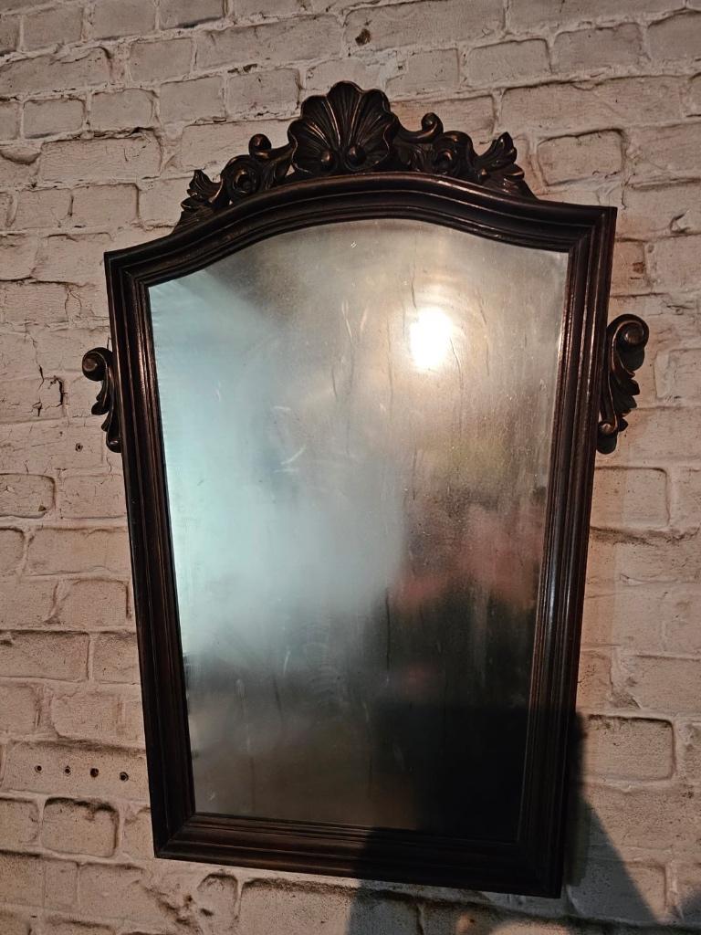 Miroir mural ancien, Enlèvement