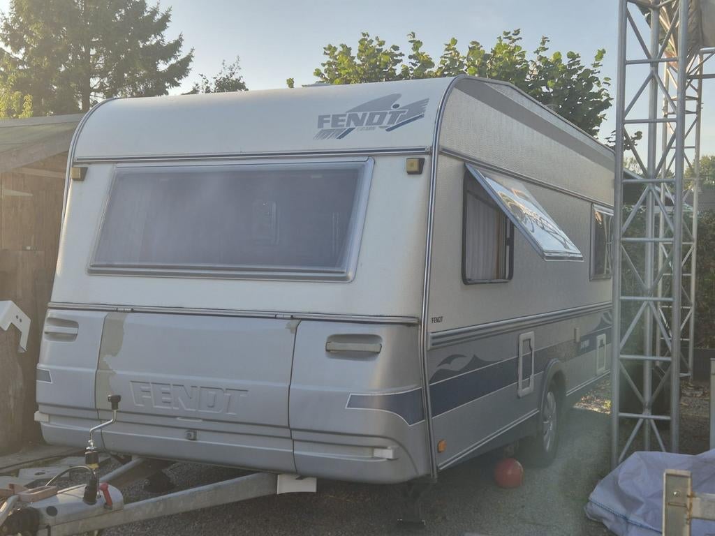 Fendt Saphir 495, Caravans en Kamperen, Caravans, Particulier, tot en met 4, 1000 - 1250 kg, Rondzit, Fendt, Dwarsbed, 6 tot 7 meter