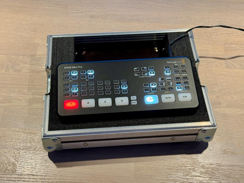 ATEM Mini Pro video switcher + flight case, Audio, Tv en Foto, Fotografie | Professionele apparatuur, Ophalen, Zo goed als nieuw