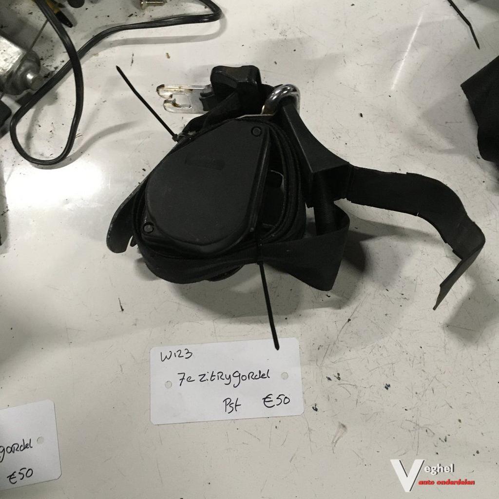 Mercedes W123 Station Derde zitrij ( 7 zitter ) Gordel Links, Auto-onderdelen, Interieur en Bekleding, Gebruikt, Ophalen of Verzenden