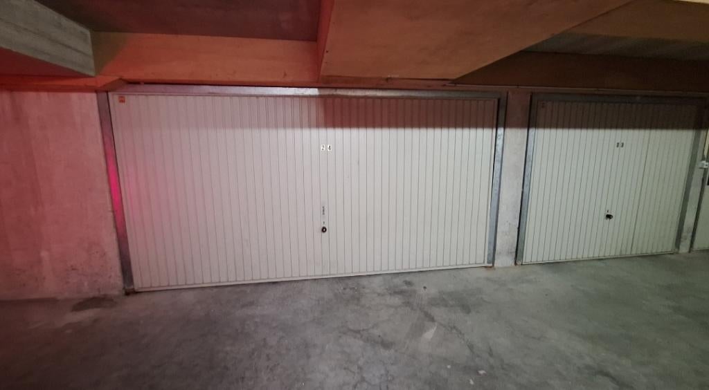 Te koop dubbele ondergrondse garagebox te Sint-Idesbald, Immo, Garages en Parkeerplaatsen, Provincie West-Vlaanderen