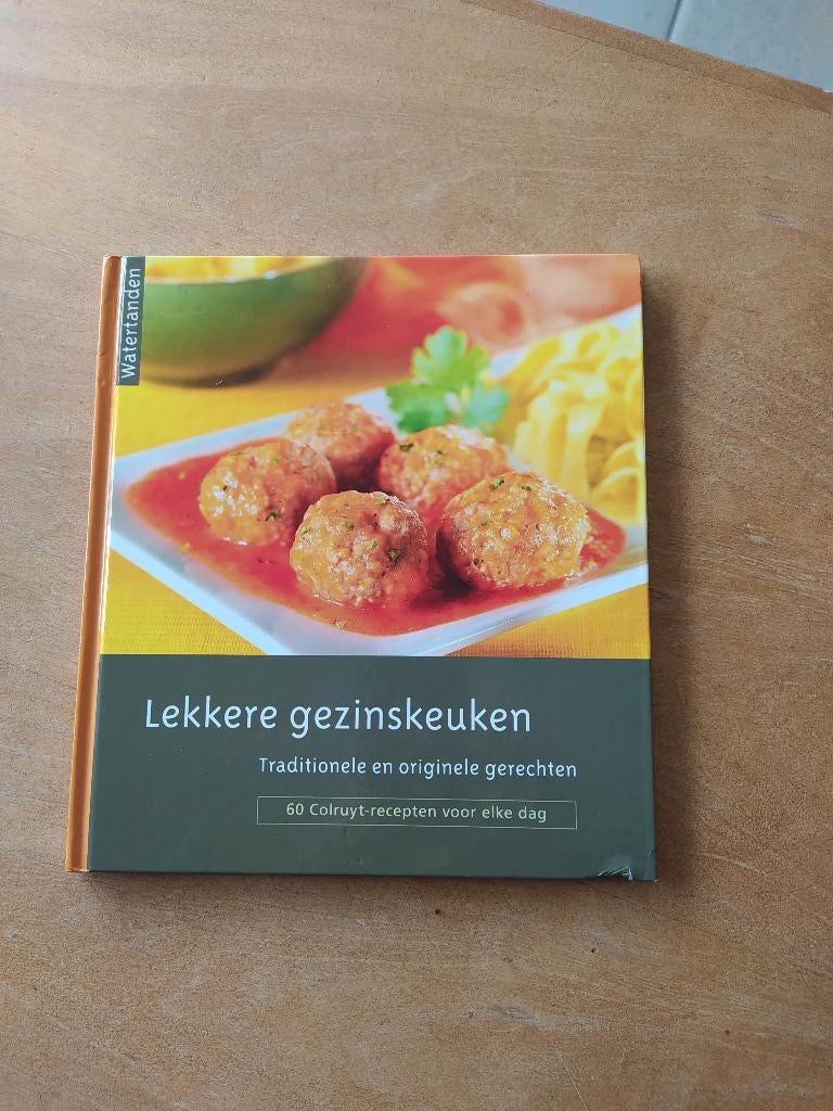 Colruyt kookboek : Onder vrienden - Lekkere gezinskeuken, Boeken, Zo goed als nieuw, Gezond koken, Tapas, Hapjes en Dim Sum, Ophalen of Verzenden