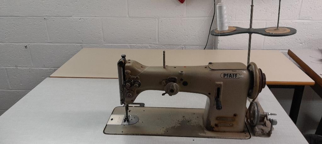 Machine à coudre industrielle PFAFF, Enlèvement, Utilisé