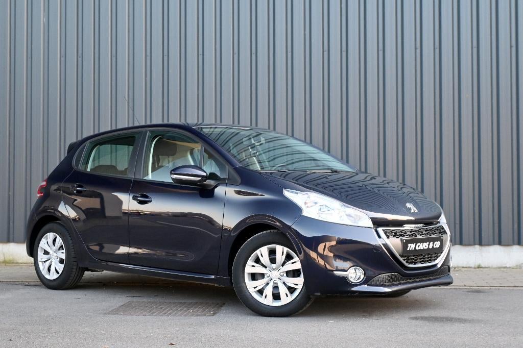 Peugeot 208 1.2i 39.000km Automaat, Cruise, Airco, centrale, Euro 5, Stof, Zwart, 1199 cc