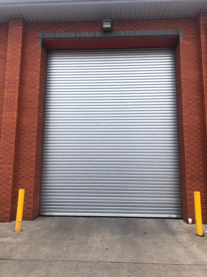 ️Rideaux Métalliques: Votre sécurité au prix raisonnable !, Bricolage & Construction, Volets, Envoi, Neuf, Fonctionnement électrique