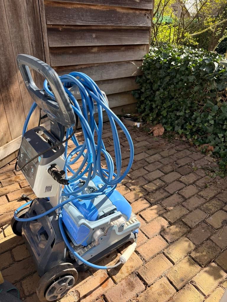 Zwembadrobot Dolphin M4, Ophalen, Zo goed als nieuw