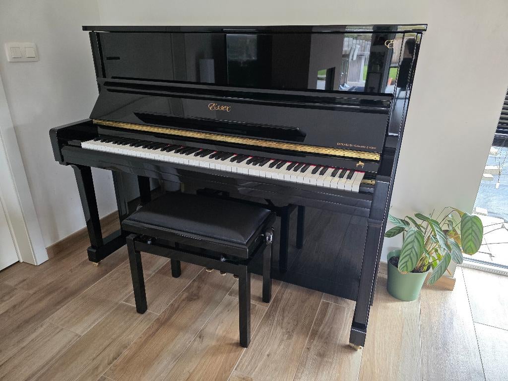 Vente piano droit Essex EUP123 (2018), Brillant, Comme neuf, Enlèvement, Piano