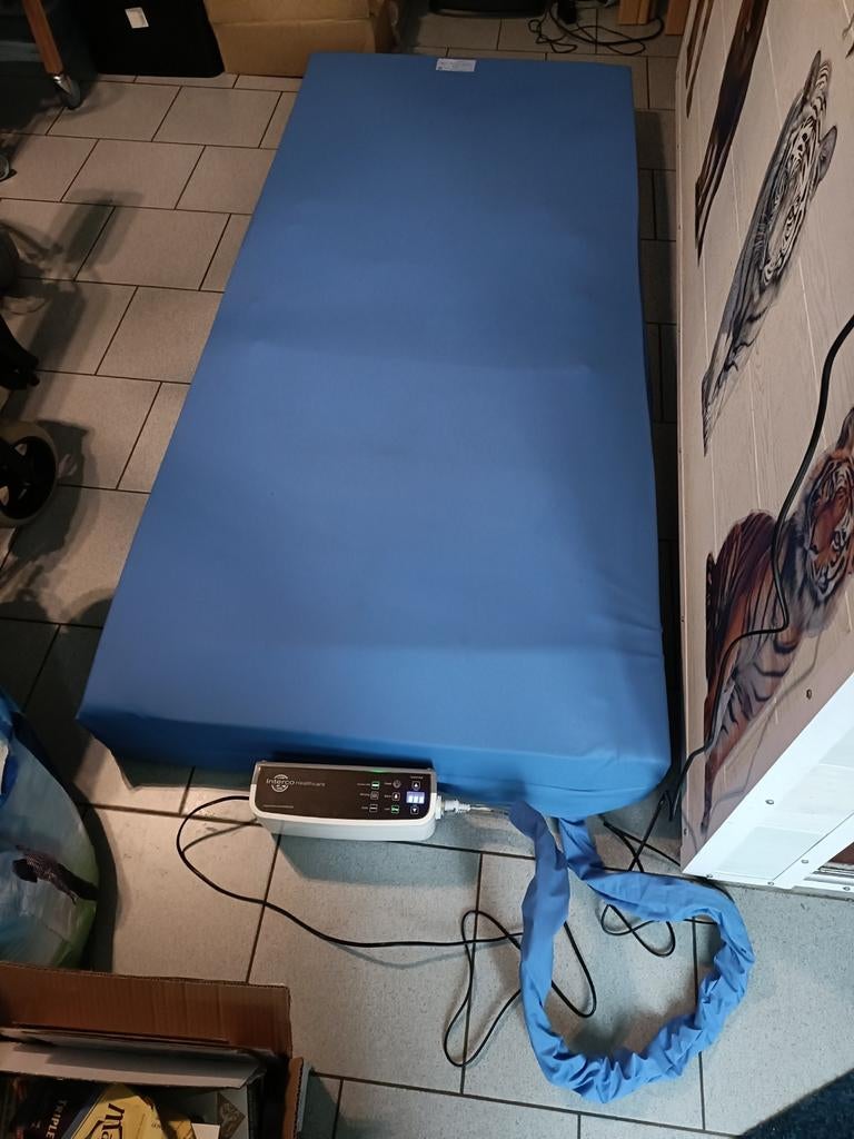 Matelas médical anti escarre avec compresseur automatique, Diversen, Verpleegmiddelen, Ophalen
