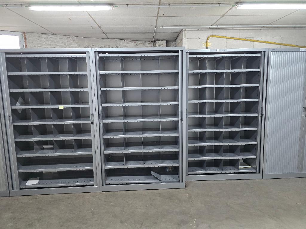 Liquidation Armoire métallique avec porte coulissante., Maison & Meubles, Enlèvement ou Envoi, Comme neuf