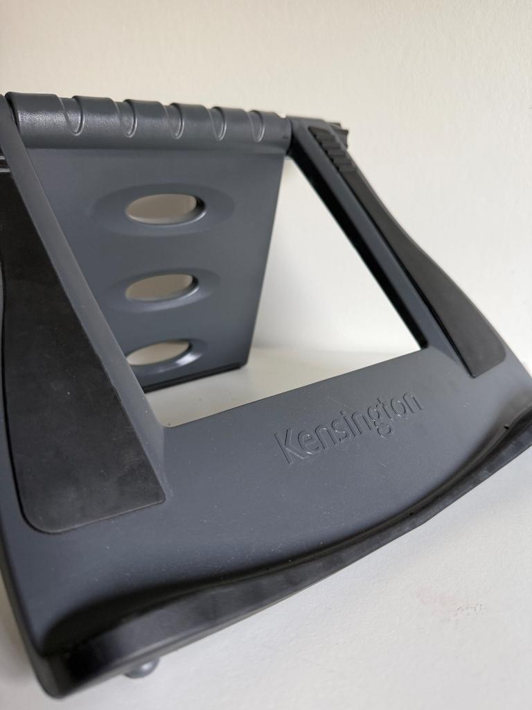 Laptop standaard Kensington, Computers en Software, Laptop-opladers, Ophalen of Verzenden, Gebruikt