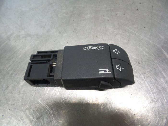 Radiobediening Stuur van een Renault Trafic (Trafic 01-), Auto-onderdelen, Gebruikt, -, Renault, -