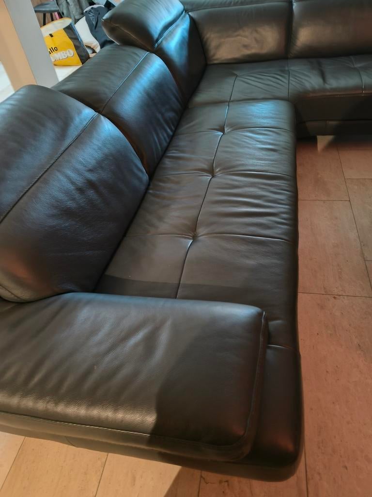 Lederen salon Natuzzi, Enlèvement