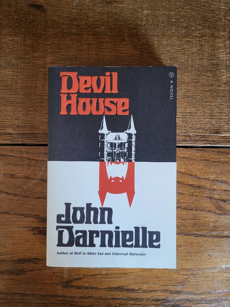 Boek Devil House van John Darnielle, Enlèvement, Comme neuf, John Darnielle