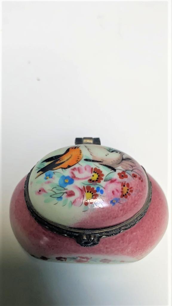 Ancien pilulier en porcelaine motif oiseau, Enlèvement ou Envoi