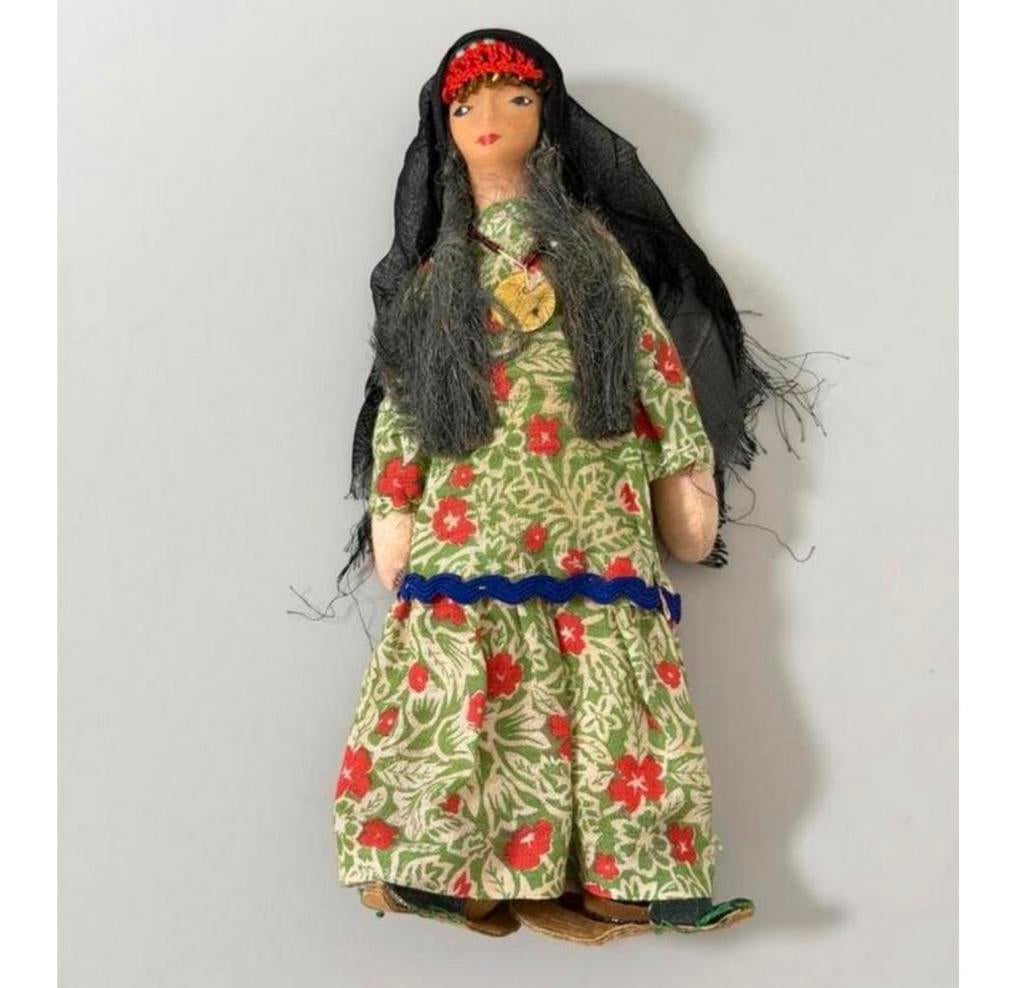 Poupée égyptienne vêtements traditionnels faits à main, 1960, Collections, Poupées, Comme neuf, Poupée, Enlèvement ou Envoi
