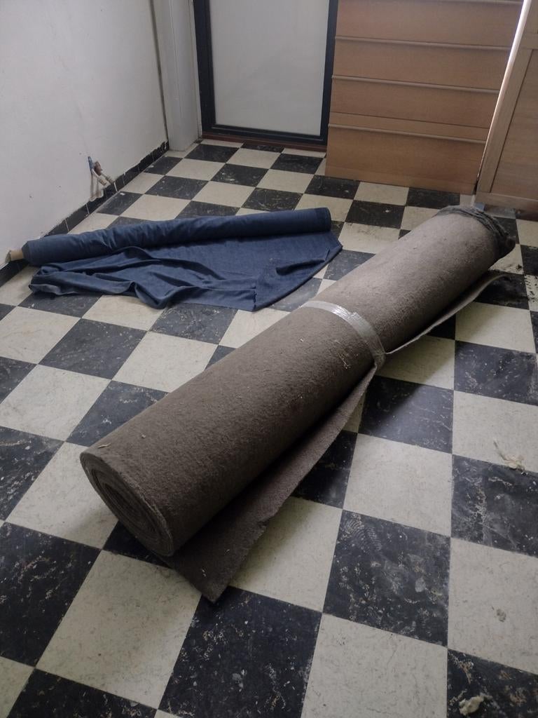 1 rouleau de moquette et 1 rouleau de textile, Bricolage & Construction, Bâches & Films, Enlèvement