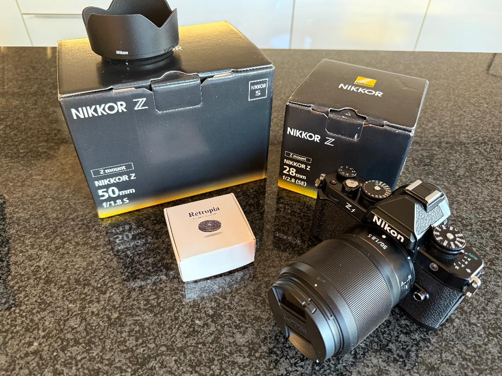Nikon Zf + lenzen nikkor z 50mm f/1.8 s & 28mm f/2.8 se, Audio, Tv en Foto, Ophalen, Zo goed als nieuw, Nikon, 24 Megapixel
