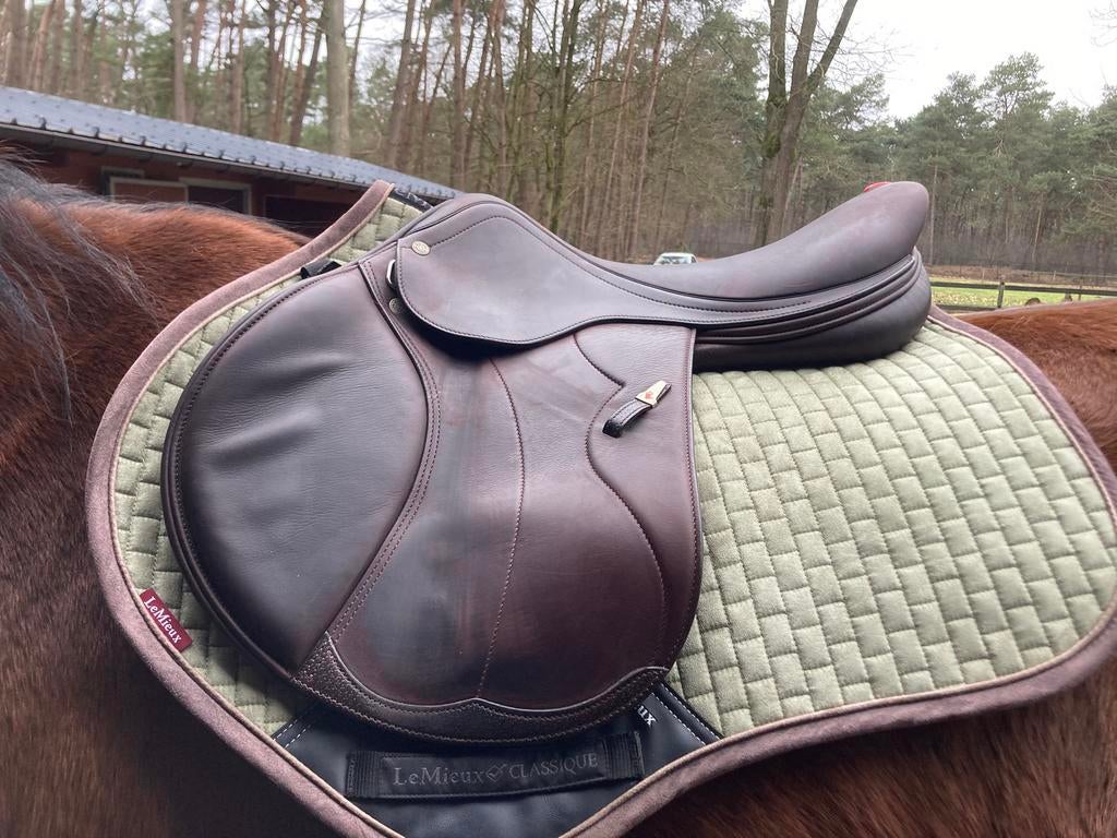 Equipe Synergy Special 18inch Springzadel!In prijs verlaagd!, Animaux & Accessoires, Chevaux & Poneys | Brides & Harnachement