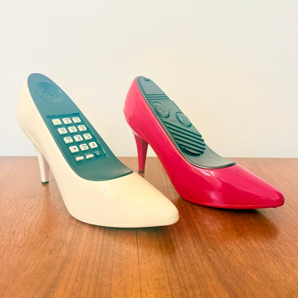 SET FM-RADIO EN VINTAGE TELEFOON SCHOEN MET HAK DESIGN, Antiek en Kunst, Verzenden