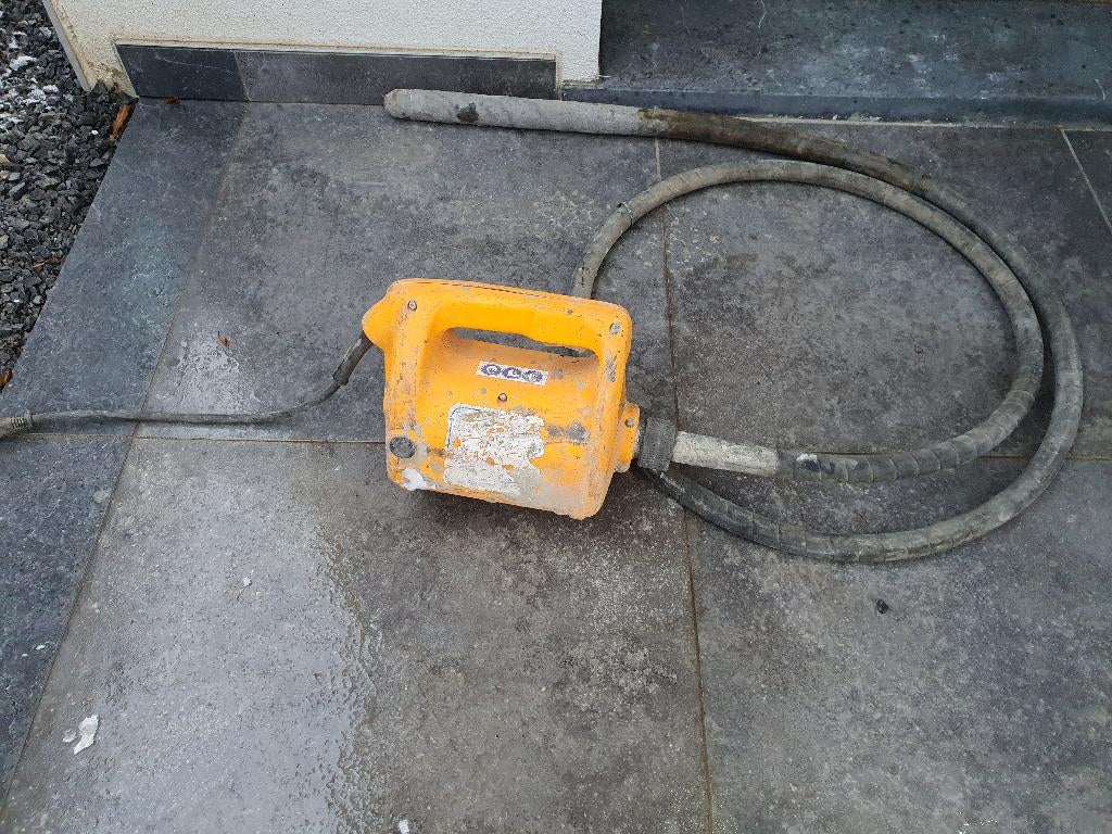 Beton trilnaald machine in werk heel goed staat., Doe-het-zelf en Bouw, Betonmolens, Ophalen, Gebruikt