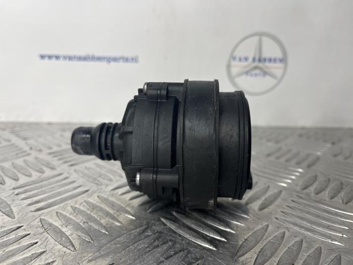 Pompe à eau d'un Mercedes E-Klasse, -, 3 mois de garantie, Utilisé, -