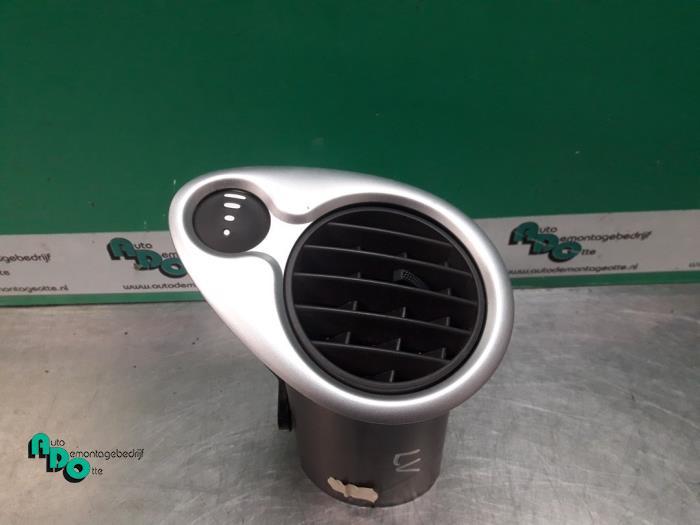Luchtrooster Dashboard van een Renault Clio (Clio 3 06-), Auto-onderdelen, Gebruikt, -, Renault, -